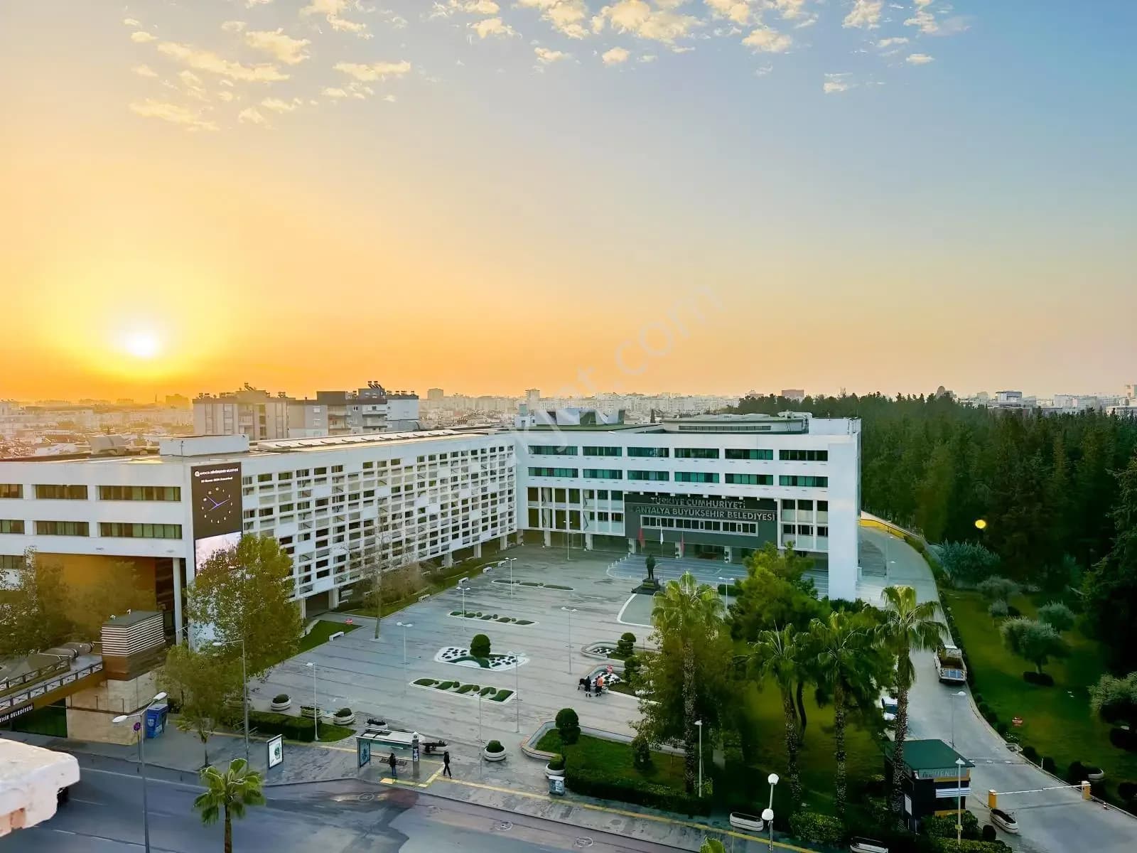 Berrın Kavcar'dan Büyükşehir Belediyesi Karşısında Dubleks Ofis