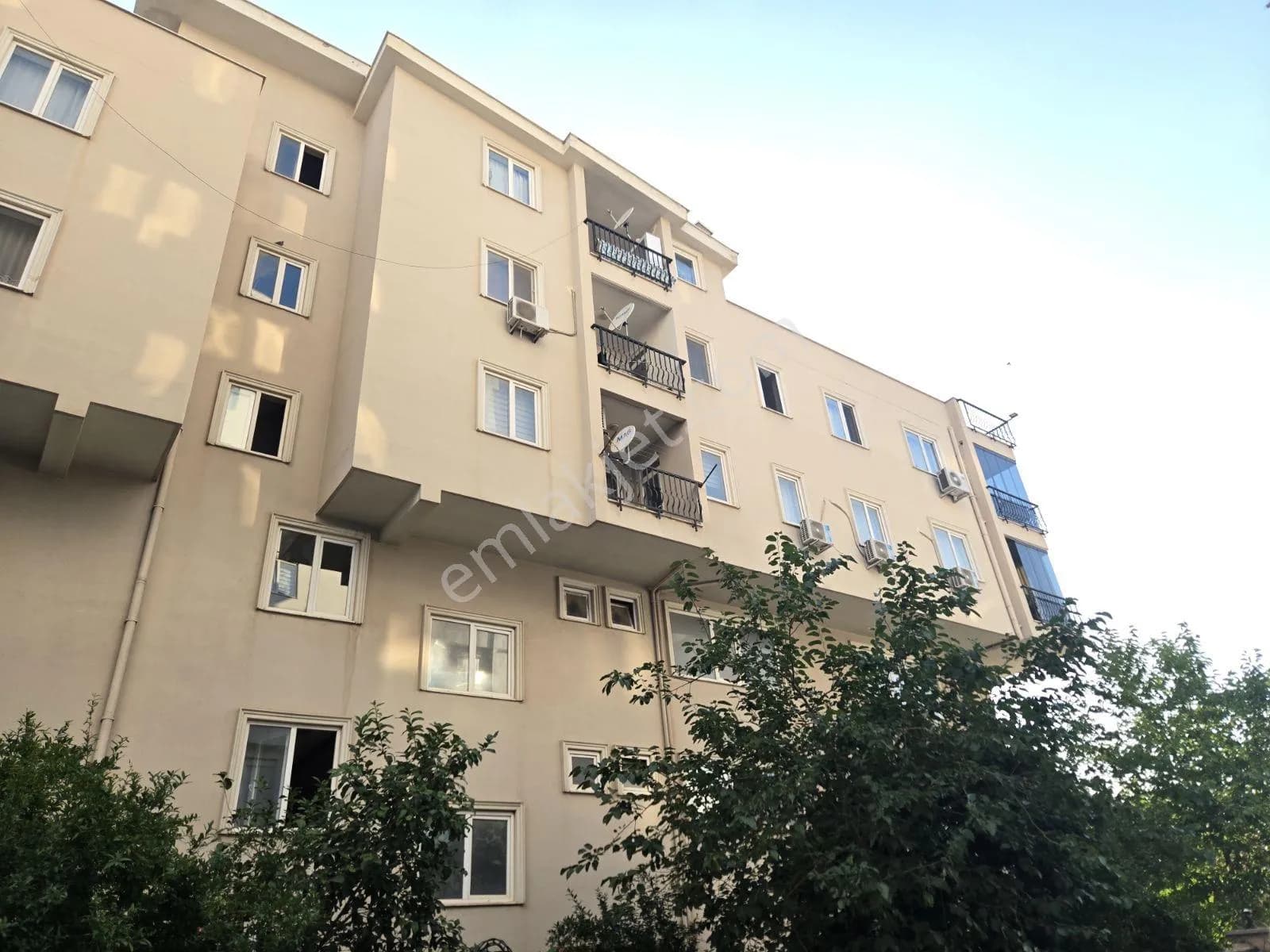 Habiplerde Arakat Asansörlü Geniş 1+1 Daire
