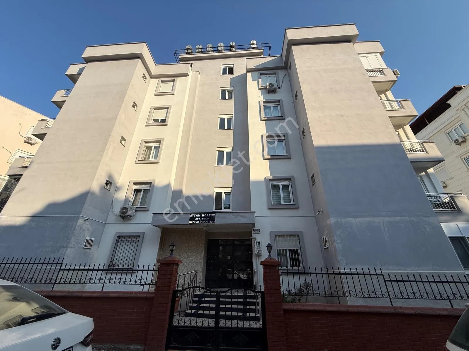 Kızıltoprak'ta Merkezi Konumda Geniş 2+1 Kiralık Daire