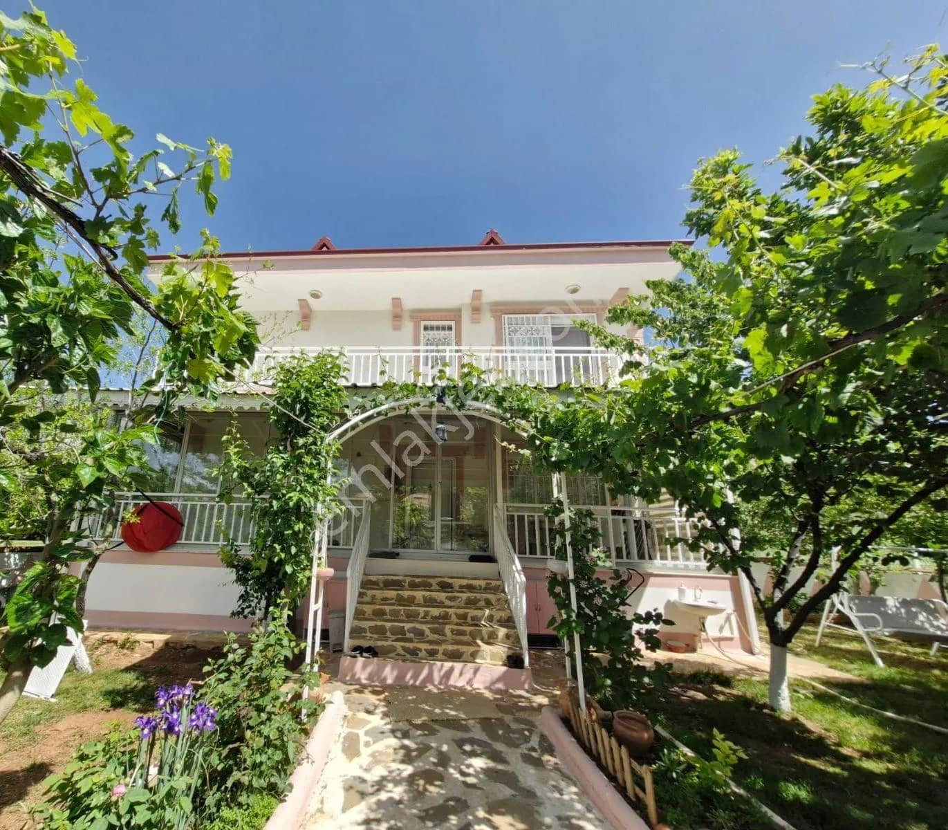 Korkuteli Söğütçük'te Meyve Bahçeli, Ruhsatlı Ve İskanlı Villa ilan görseli