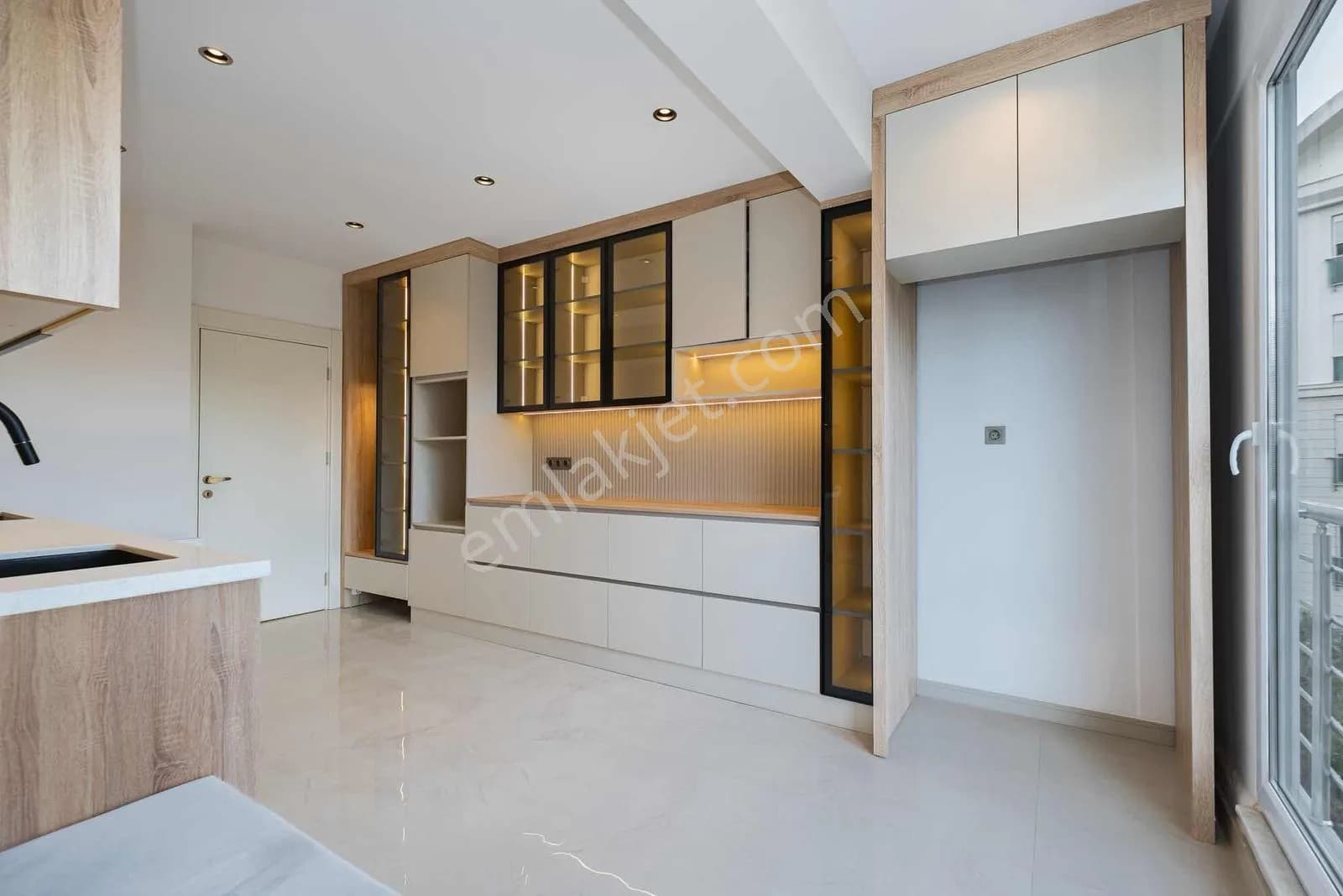Çağlayan'da Arakat 3+1 Full Yapılı Daire