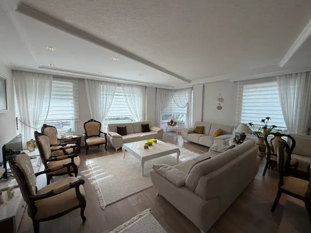 FENERDE SARAÇOĞLU SİTESİNDE ARAKAT 3+1 LÜKS GENİŞ DAİRE — görsel 6