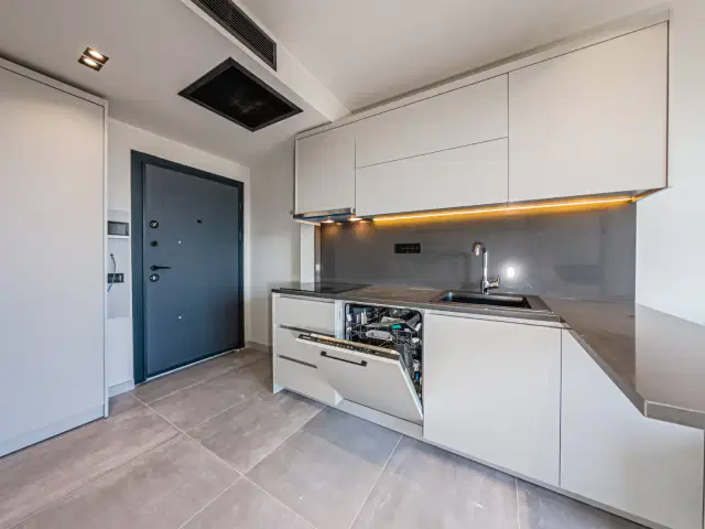 HAVALİMANI YAKINI LÜKS KONSEPT 1+1 SIFIR EŞYALI SATILIK DAİRE — görsel 13