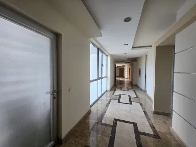 KAPALI OTOPARKLI MİRADOR İŞ MERKEZİNDE ÇOK MERKEZİ KONUMDA OFİS KATI — görsel 6