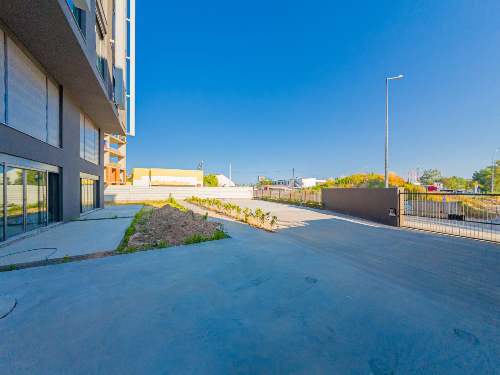 HAVALİMANI YAKINI LÜKS KONSEPT 1+1 SIFIR EŞYALI SATILIK DAİRE — görsel 2