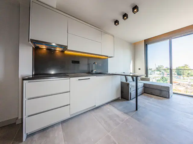 HAVALİMANI YAKINI LÜKS KONSEPT 1+1 SIFIR EŞYALI SATILIK DAİRE — görsel 15