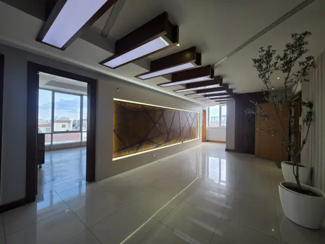 KAPALI OTOPARKLI MİRADOR İŞ MERKEZİNDE ÇOK MERKEZİ KONUMDA OFİS KATI