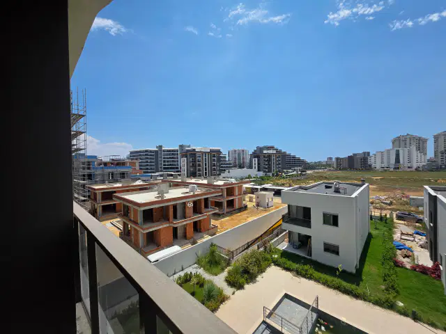 Altıntaş'da kapalı otoparklı,havuzlu sitede arakat iskanlı altyapılı 1+1 — görsel 7