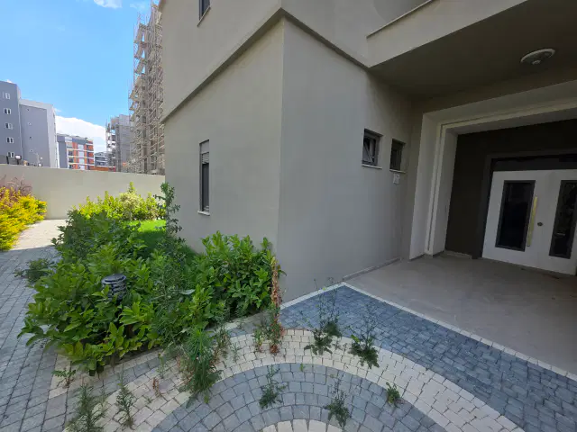 Altıntaş'da kapalı otoparklı,havuzlu sitede arakat iskanlı altyapılı 1+1 — görsel 6