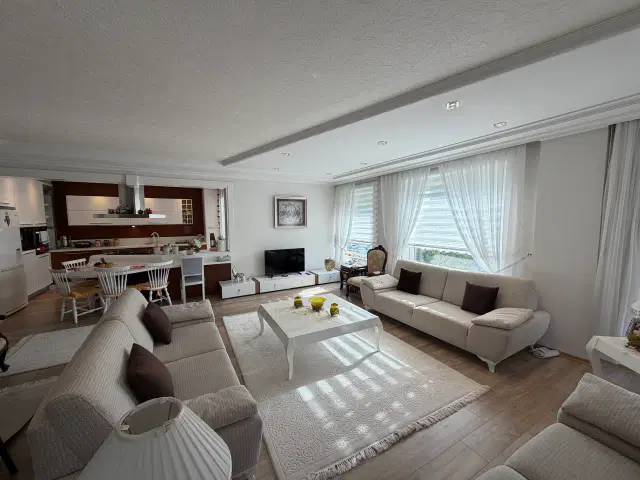 FENERDE SARAÇOĞLU SİTESİNDE ARAKAT 3+1 LÜKS GENİŞ DAİRE — görsel 5