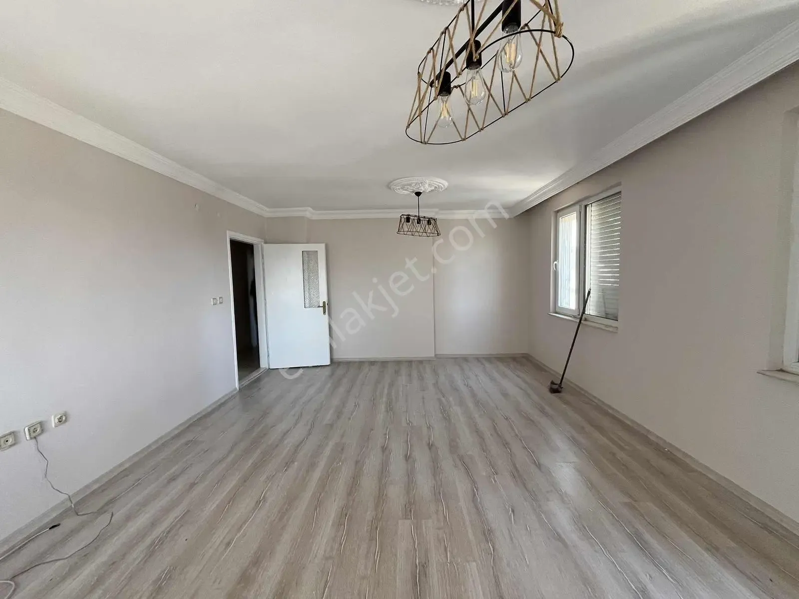 Meydankavağında Anayol Üstü Ara Kat 3+1 Kiralık Daire — görsel 8