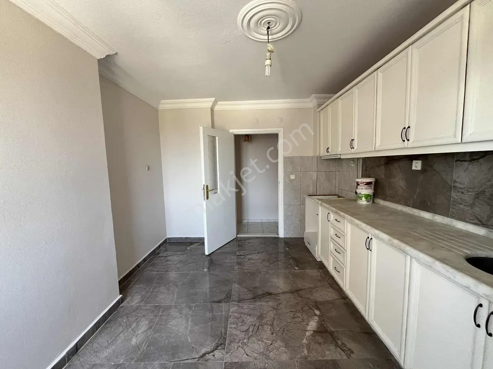 Meydankavağında Anayol Üstü Ara Kat 3+1 Kiralık Daire — görsel 11