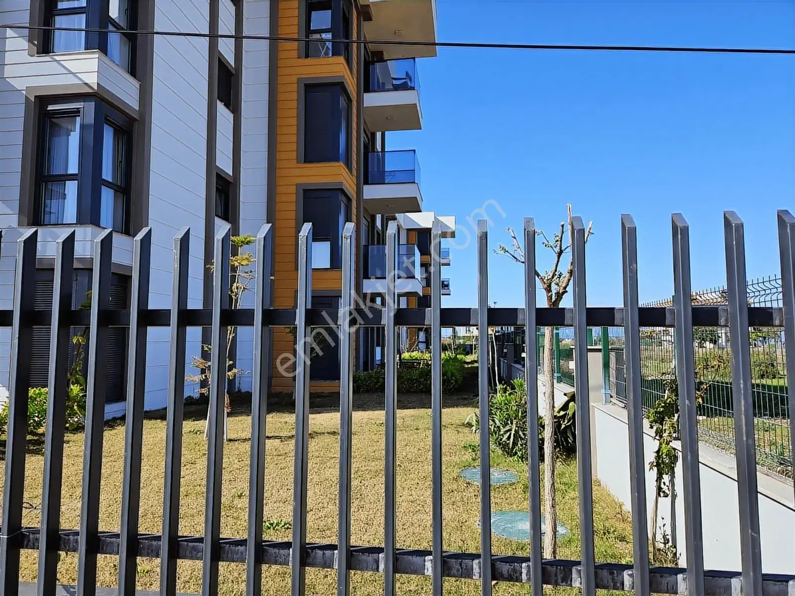 Altıntaş'da Havuzlu Temiz Eşyalı Deniz Manzaralı Arakat Daire — görsel 5