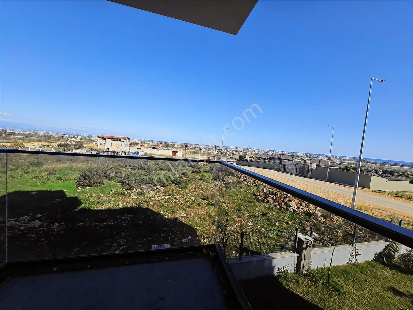 Altıntaş'da Havuzlu Temiz Eşyalı Deniz Manzaralı Arakat Daire — görsel 21