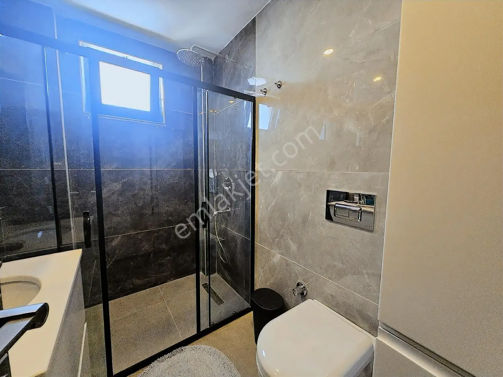 Altıntaş'da Havuzlu Temiz Eşyalı Deniz Manzaralı Arakat Daire — görsel 25