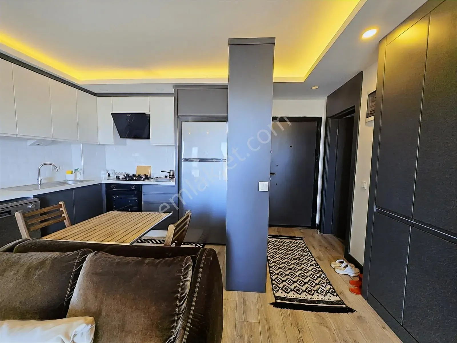 Altıntaş'da Havuzlu Temiz Eşyalı Deniz Manzaralı Arakat Daire — görsel 26
