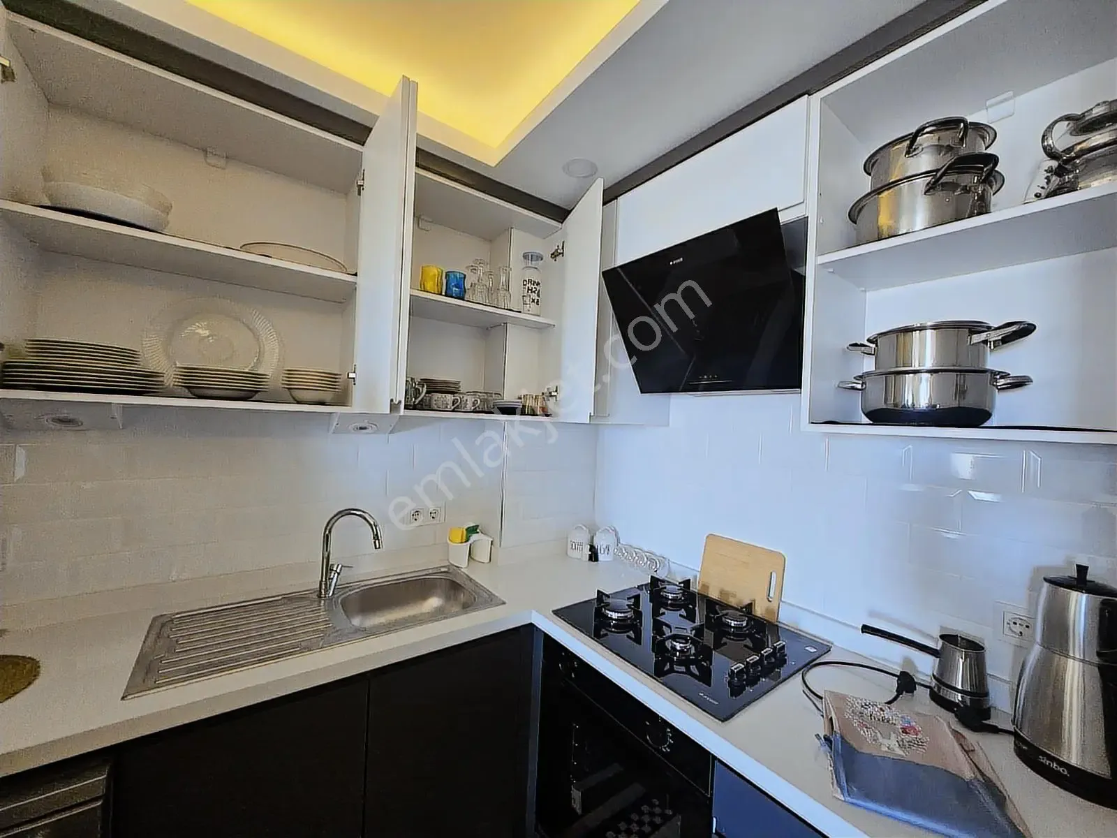 Altıntaş'da Havuzlu Temiz Eşyalı Deniz Manzaralı Arakat Daire — görsel 30