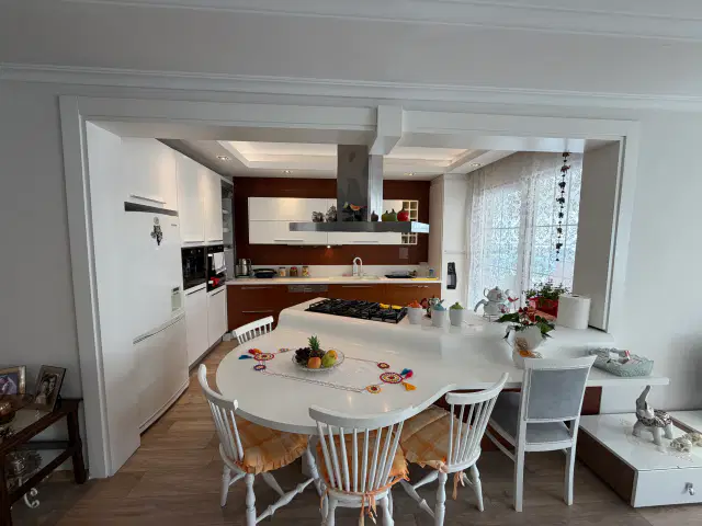 FENERDE SARAÇOĞLU SİTESİNDE ARAKAT 3+1 LÜKS GENİŞ DAİRE — görsel 8