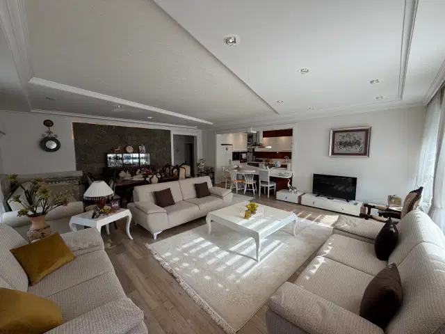FENERDE SARAÇOĞLU SİTESİNDE ARAKAT 3+1 LÜKS GENİŞ DAİRE — görsel 4