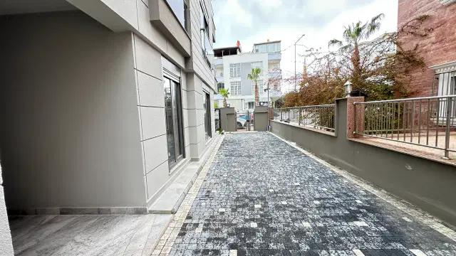 BARINAKLARDA DENİZE 100 M KAPALI OTOPARKLI SIFIR BİNA 2+1 DAİRE — görsel 4