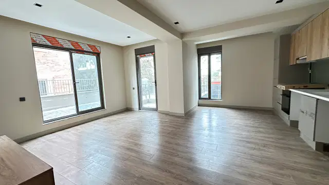 BARINAKLARDA DENİZE 100 M KAPALI OTOPARKLI SIFIR BİNA 2+1 DAİRE — görsel 8