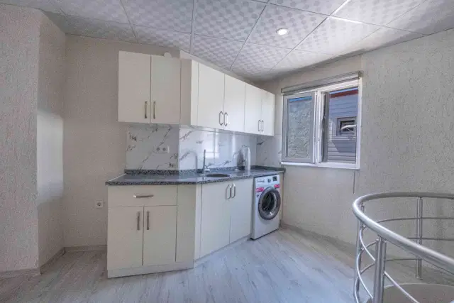 Kemerağzı Begonvil Sitesinde Tripleks Müstakil Ev — görsel 25