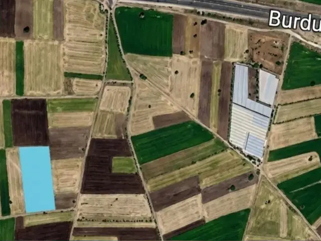 BURDUR TEFENNI Beyköy’de Seralık Tarla Burdur-Fethiye Karayoluna yakın — görsel 4