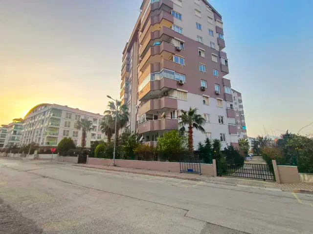 Konyaaltı Liman Mh. İçi Yenilenmiş Arakat Satılık 3+1 Daire