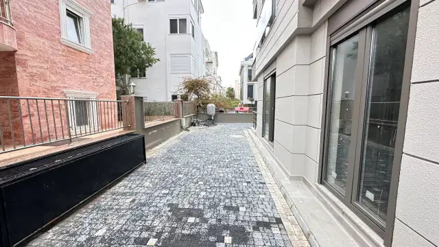 BARINAKLARDA DENİZE 100 M KAPALI OTOPARKLI SIFIR BİNA 2+1 DAİRE — görsel 3