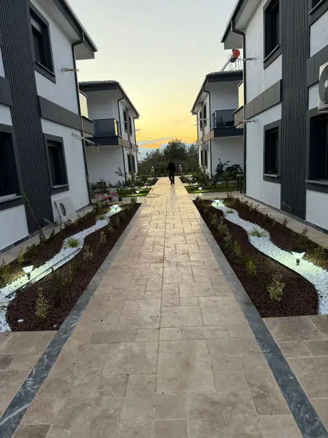 Site İçinde Müstakil Havuzlu Villa