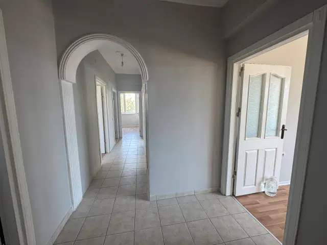 GÜZELOBA DA DENİZE ÇOK YAKIN SİTE İÇİ 3+1 SATILIK DAİRE — görsel 10