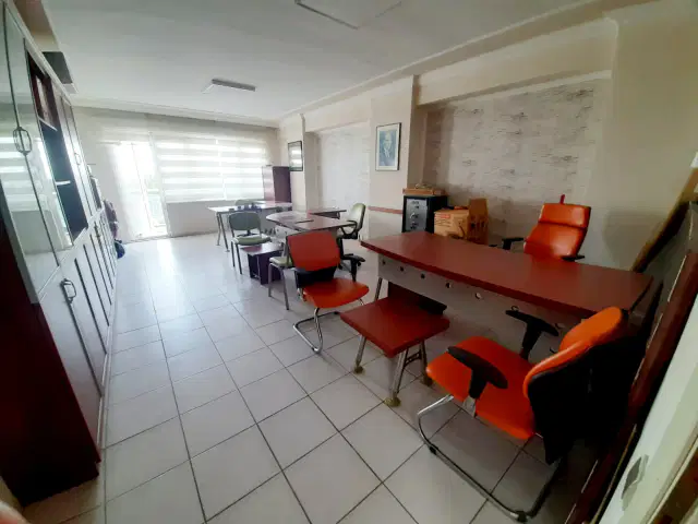 İş merkezinde full eşyalı ofis — görsel 8
