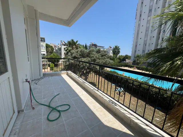 GÜZELOBA DA DENİZE ÇOK YAKIN SİTE İÇİ 3+1 SATILIK DAİRE — görsel 8