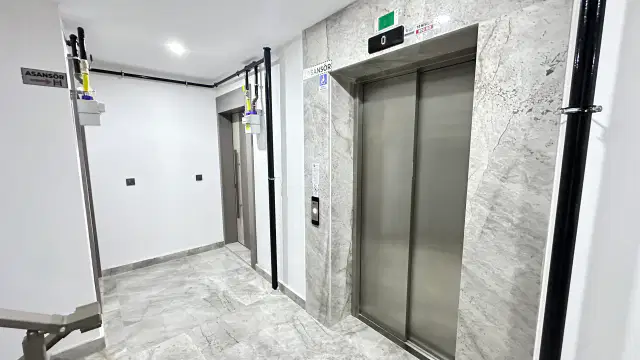 BARINAKLARDA DENİZE 100 M KAPALI OTOPARKLI SIFIR BİNA 2+1 DAİRE — görsel 5