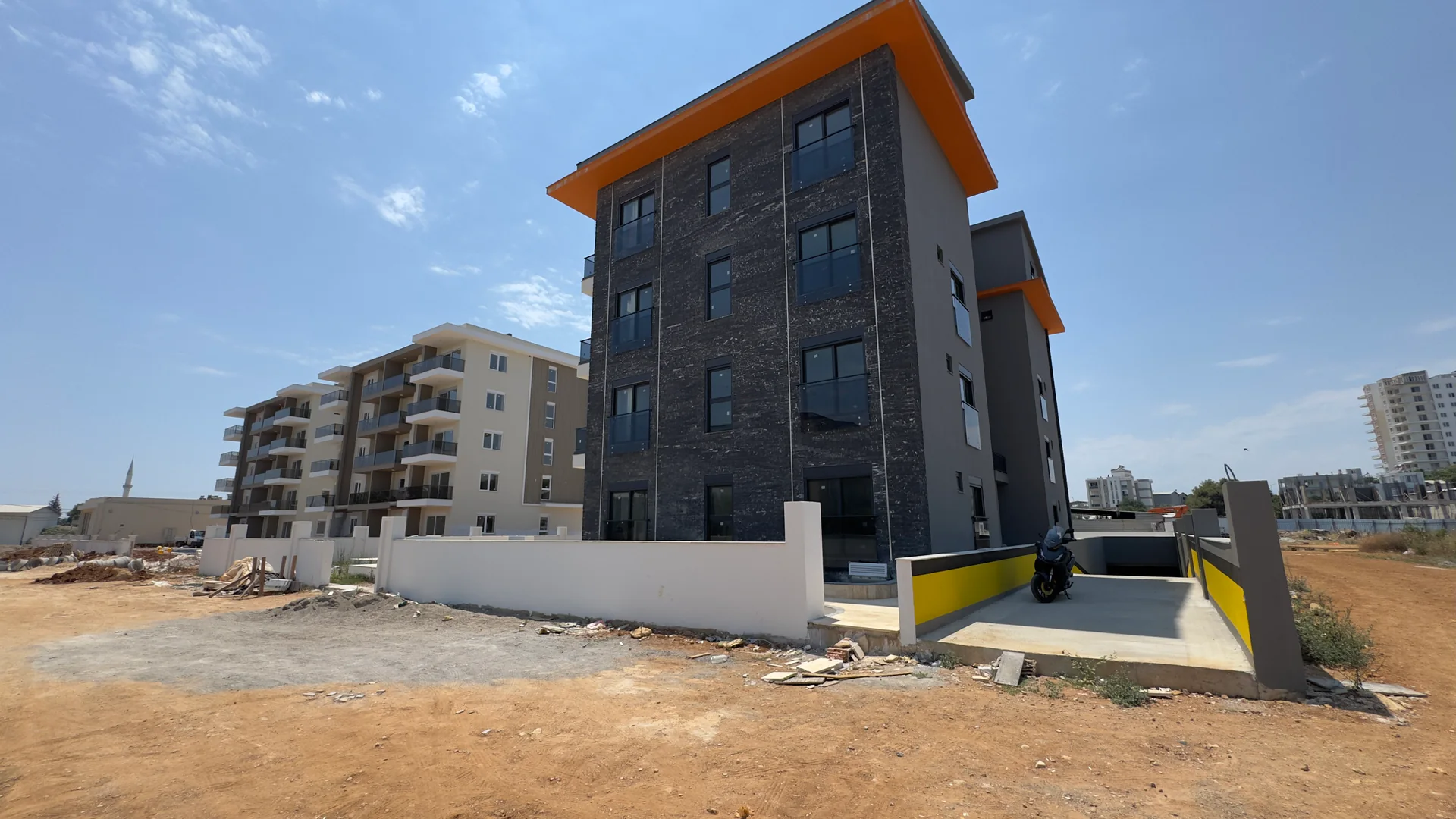 Güzelyurt’ta Müstakil Bahçe Kullanımlı ve Yerden Isıtmalı 2+1 Rezidans Dairesi — görsel 2