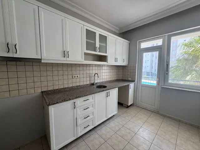 GÜZELOBA DA DENİZE ÇOK YAKIN SİTE İÇİ 3+1 SATILIK DAİRE — görsel 13