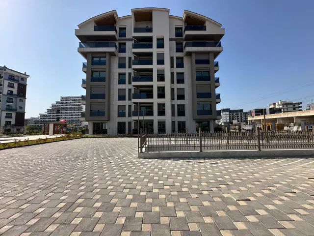 ALTINTAŞ’TA EBEVEYN BANYOLU | HAVUZLU LÜKS SİTEDE 2+1 — görsel 1