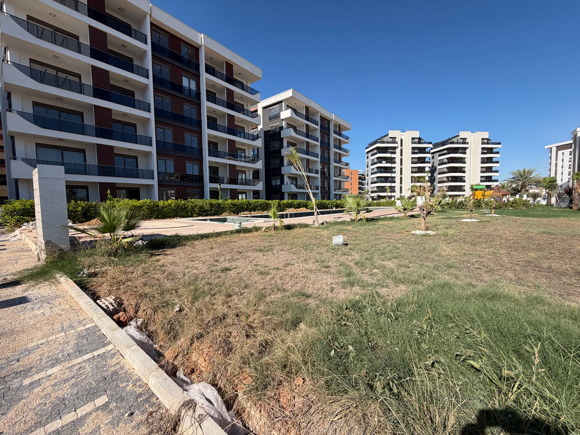 ALTINTAŞ’TA 2+1 BAHÇE KULLANIMLI | 2 BLOKLU SİTE | KAPALI OTOPARK — görsel 1