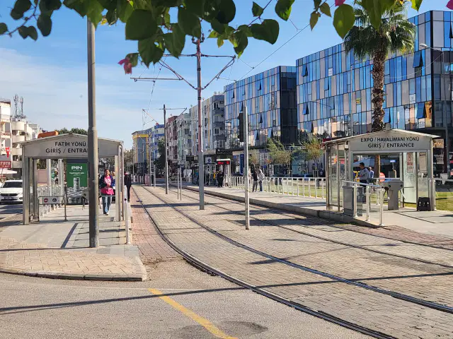 MEYDAN TRAMVAY DURAĞINDA TABELA DEĞERİ YÜKSEK İŞYERİ — görsel 18