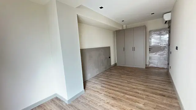 BARINAKLARDA DENİZE 100 M KAPALI OTOPARKLI SIFIR BİNA 2+1 DAİRE — görsel 13