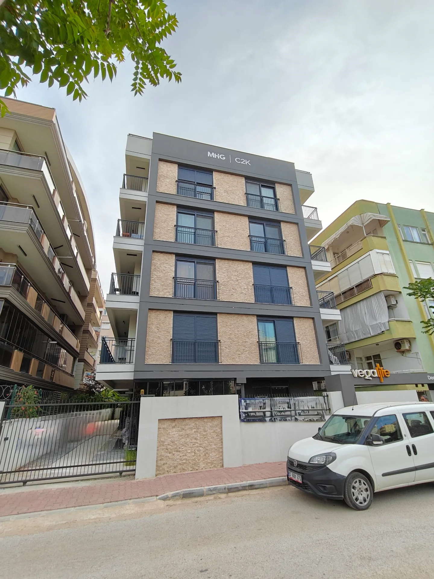 Gençlik Mah.de Yeni Bina AIRBNB'ye Uygun Satılık 2+1 Ters Dubleks — görsel 2