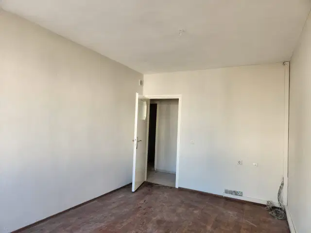 MEYDAN TRAMVAY DURAĞINDA TABELA DEĞERİ YÜKSEK İŞYERİ — görsel 13
