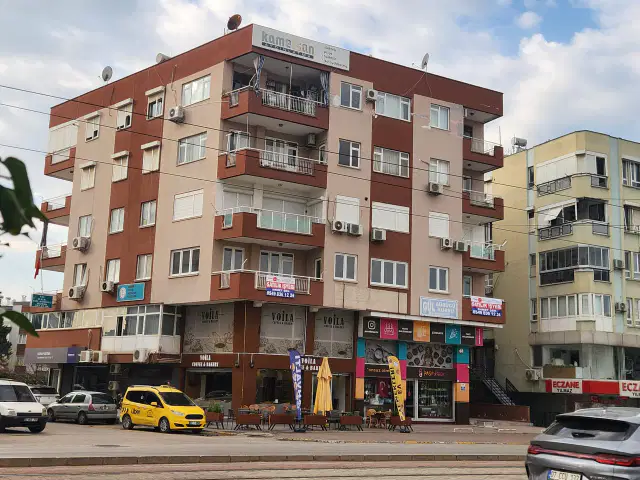 MEYDAN TRAMVAY DURAĞINDA TABELA DEĞERİ YÜKSEK İŞYERİ — görsel 31