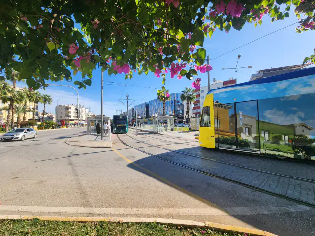 MEYDAN TRAMVAY DURAĞINDA TABELA DEĞERİ YÜKSEK İŞYERİ — görsel 17