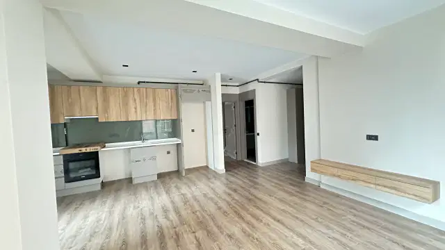 BARINAKLARDA DENİZE 100 M KAPALI OTOPARKLI SIFIR BİNA 2+1 DAİRE — görsel 10