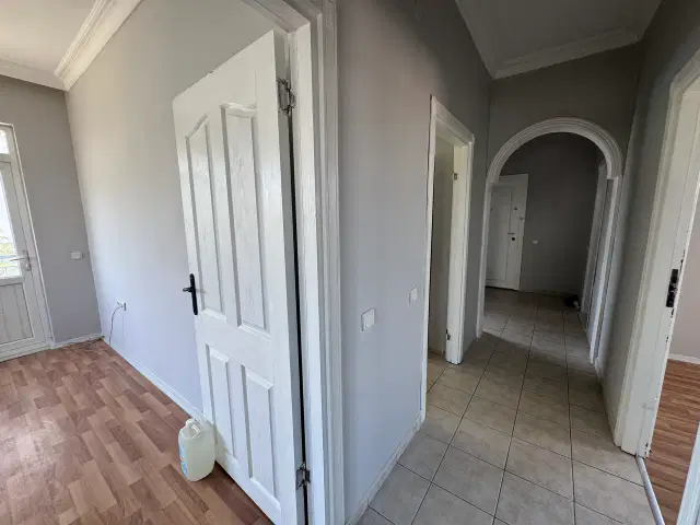 GÜZELOBA DA DENİZE ÇOK YAKIN SİTE İÇİ 3+1 SATILIK DAİRE — görsel 4