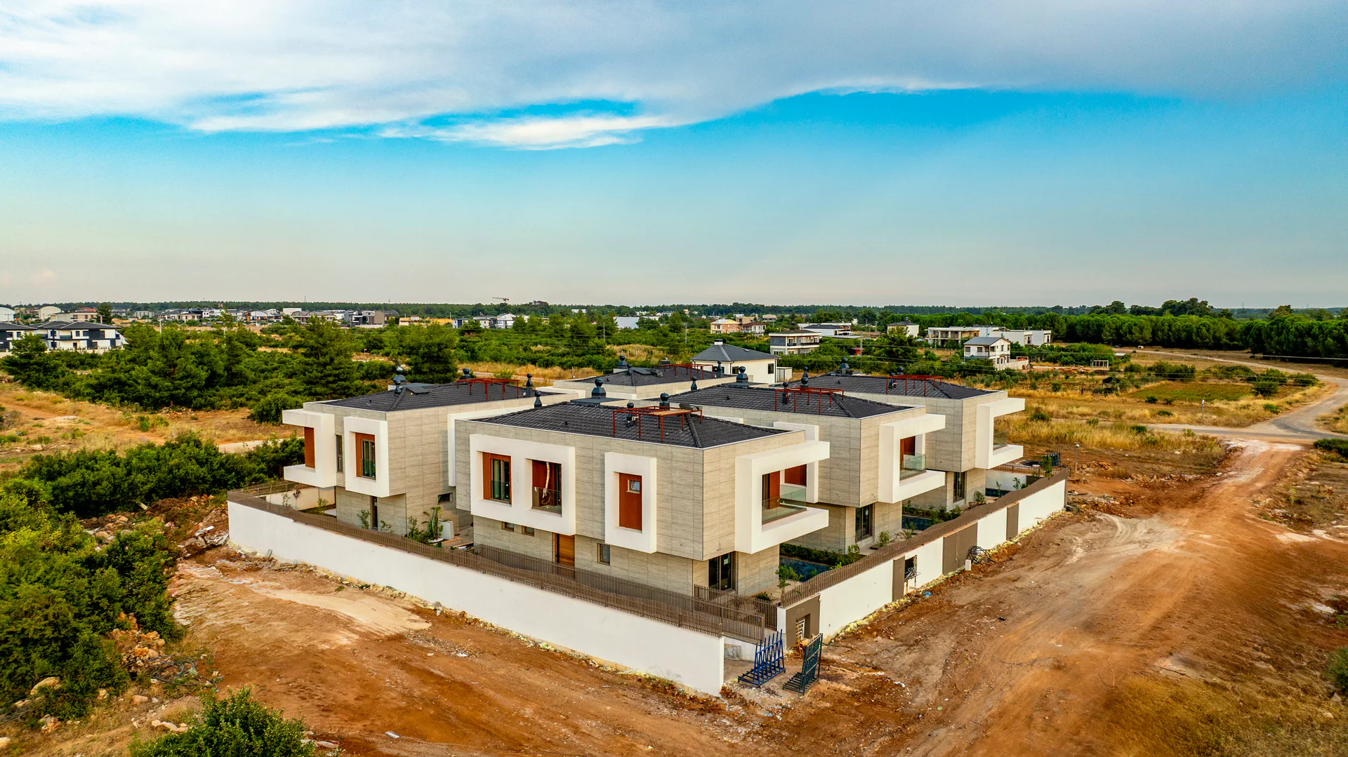 ODABAŞINDA KAPALI OTOPARKLI MÜSTAKİL HAVUZLU 6+1 VİLLA — görsel 2