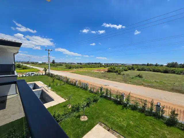 Site İçinde Müstakil Havuzlu Villa — görsel 5