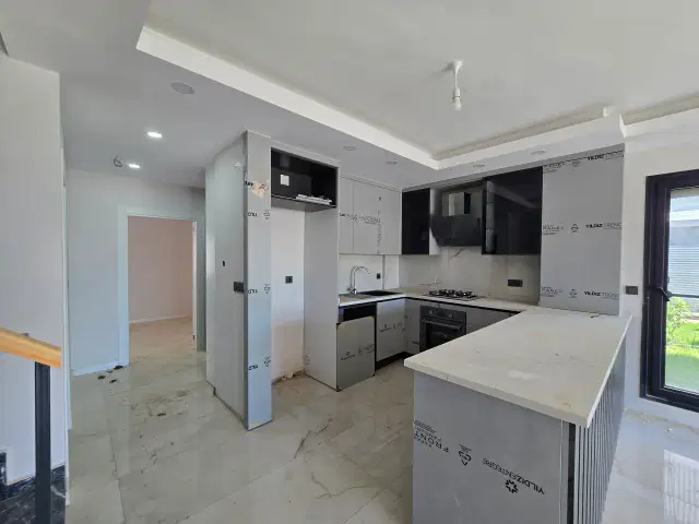 Site İçinde Müstakil Havuzlu Villa — görsel 6
