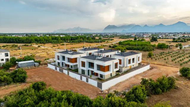 ODABAŞINDA KAPALI OTOPARKLI MÜSTAKİL HAVUZLU 6+1 VİLLA — görsel 3